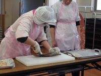 魚の解体ショー